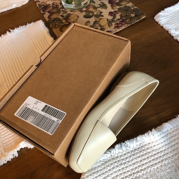 Bandolino Liberty Slip-On Loafers Bone size 9.5N narrow NIB - Picture 4 of 6